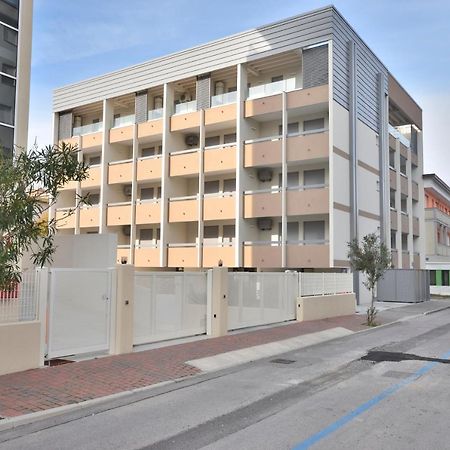 Condominio Nautilus Бибионе Екстериор снимка