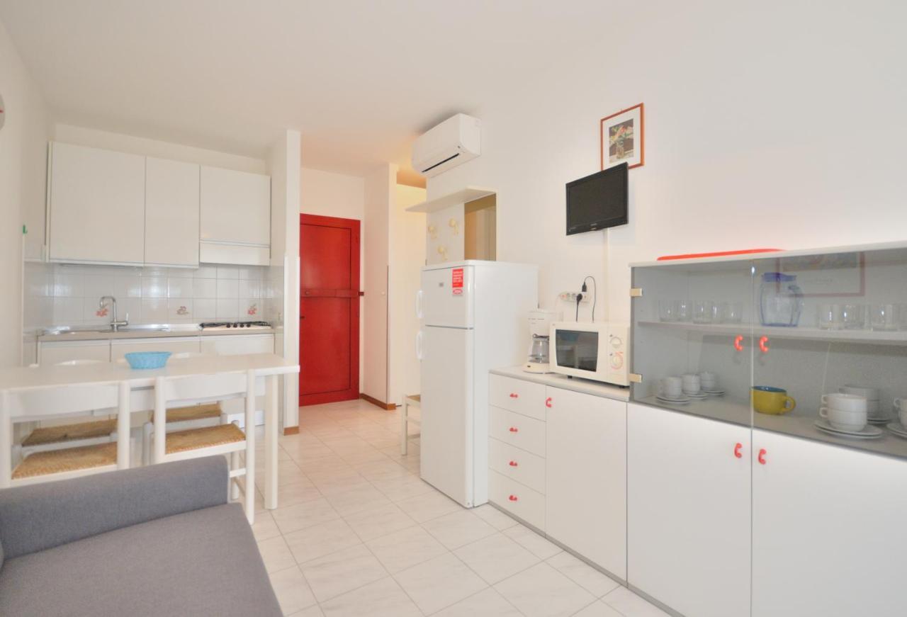 Condominio Nautilus Бибионе Екстериор снимка