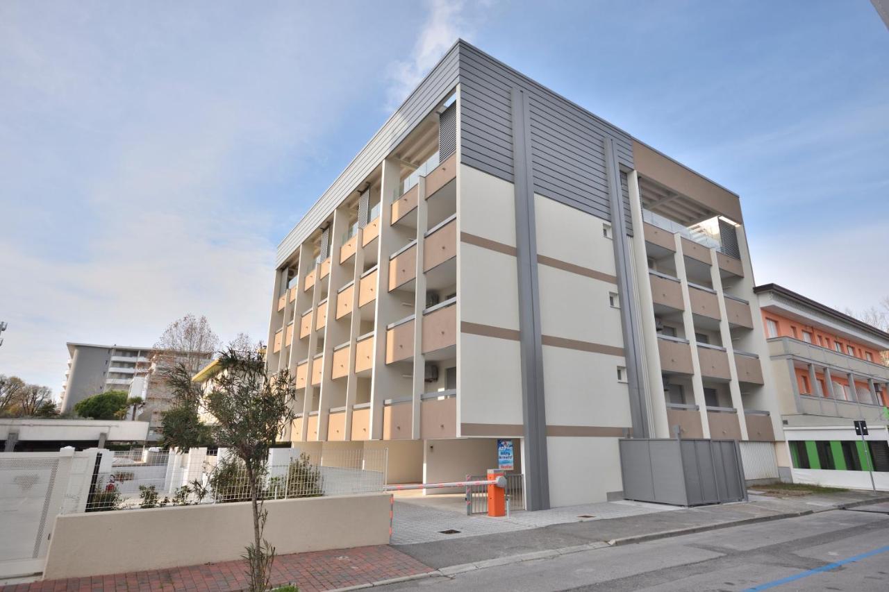 Condominio Nautilus Бибионе Екстериор снимка