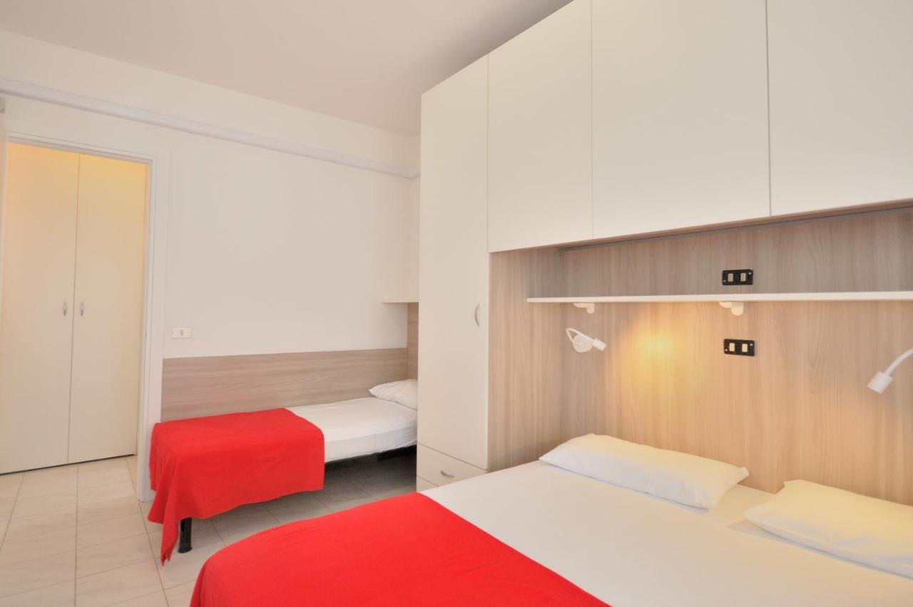 Condominio Nautilus Бибионе Екстериор снимка