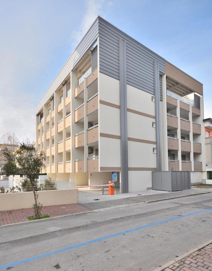 Condominio Nautilus Бибионе Екстериор снимка