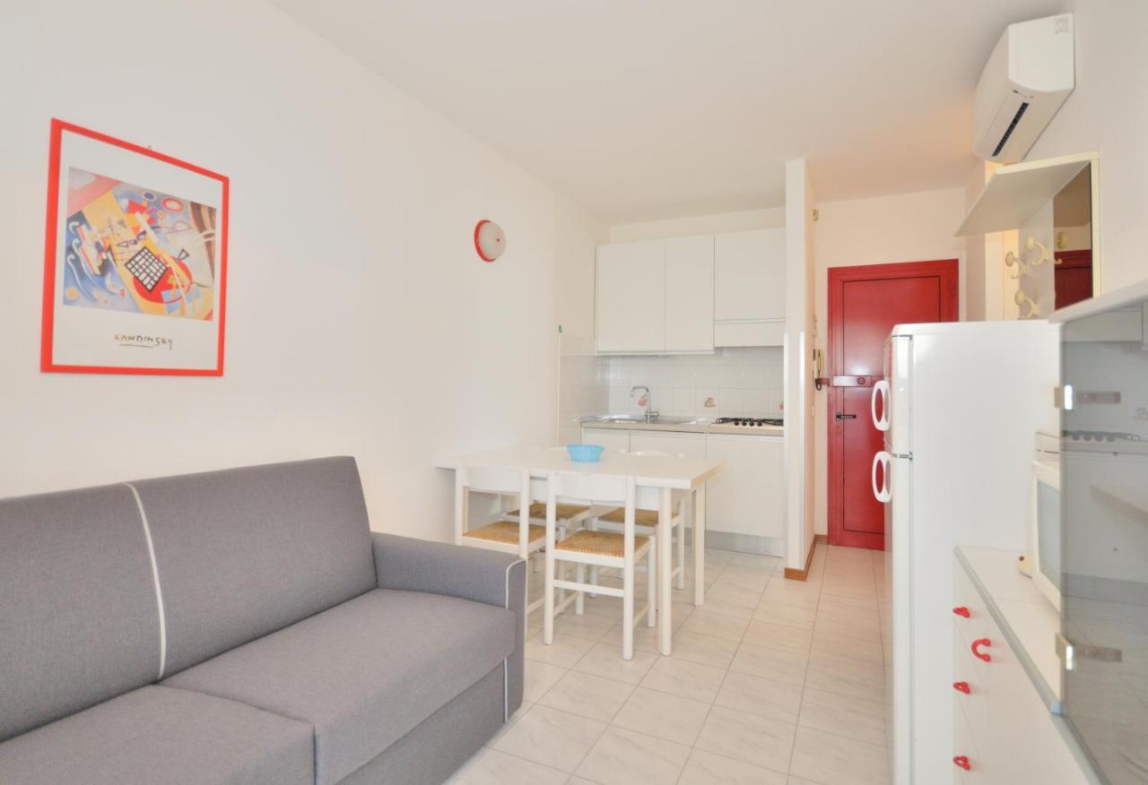 Condominio Nautilus Бибионе Екстериор снимка